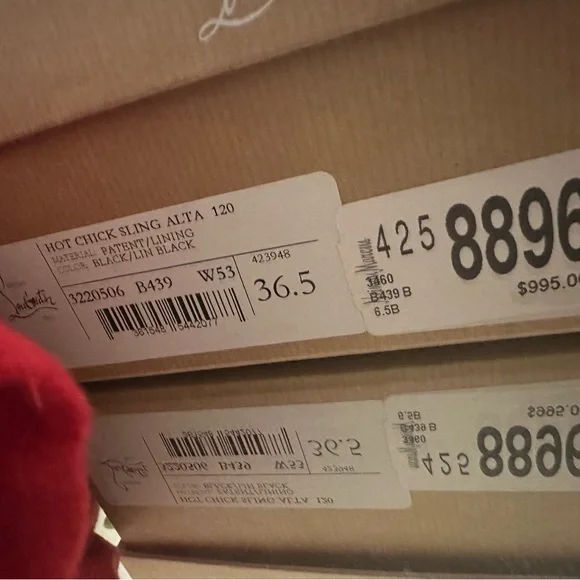 Christian Louboutin - Picture 7 of 10